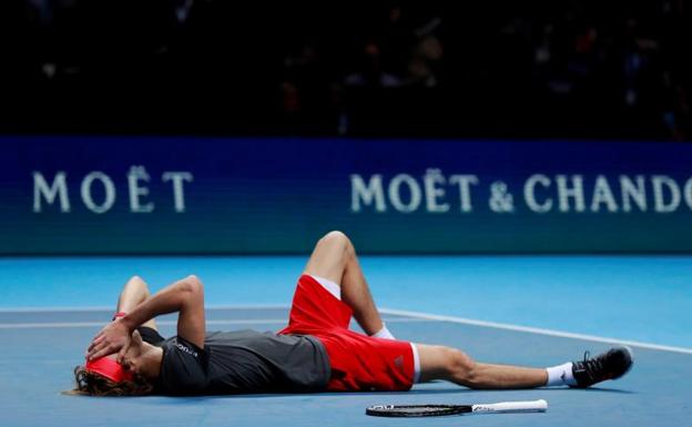 El alemán Alexander Zverev celebra el título. 