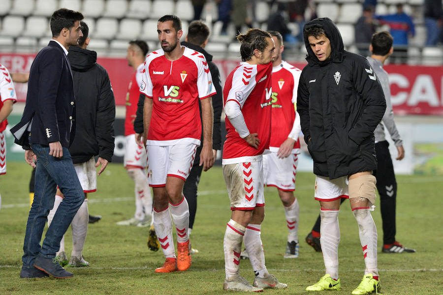 El FC Cartagena se lleva el partido de la Región gracias a dos goles de Fito Miranda y Santi Jara en menos de cinco minutos después de que el Real Murcia se adelantara con un gol de Dani Aquino (12') de penalti.