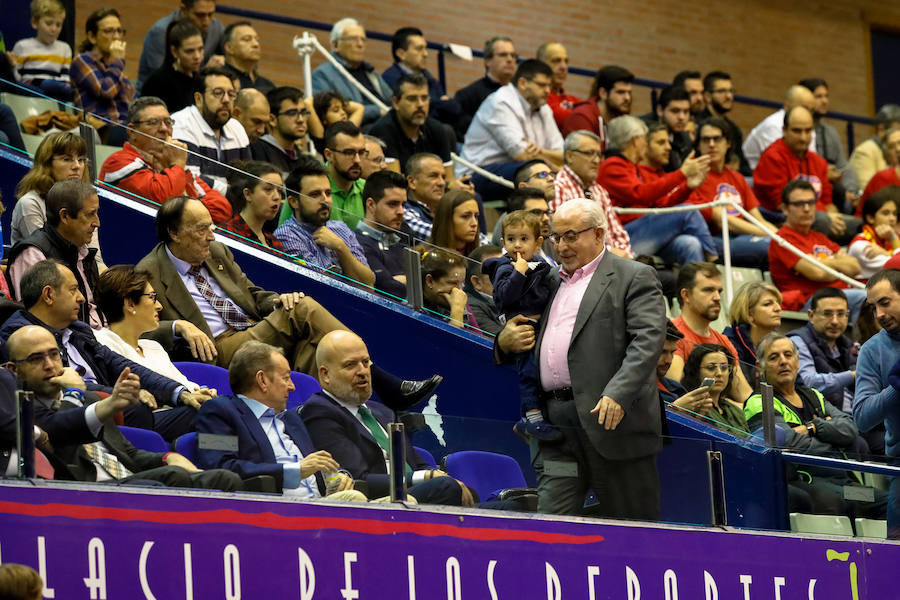 Los universitarios consiguen la tercera victoria de la temporada sobre el Monbus Obradoiro.