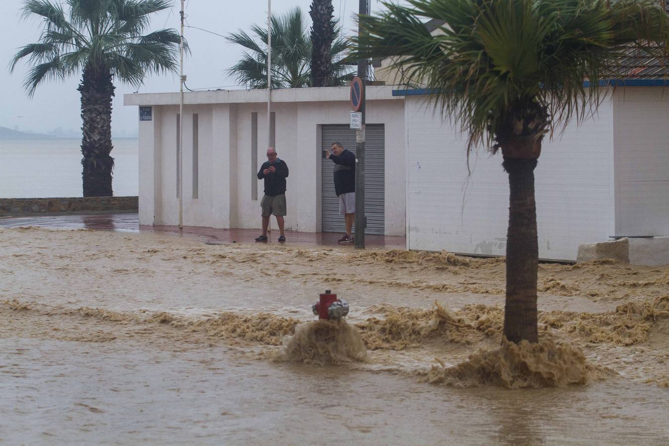 El agua ha hecho estragos en Los Alcázares