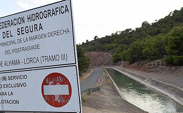 Trasvase Tajo-Segura a su paso por Sierra Espuña.