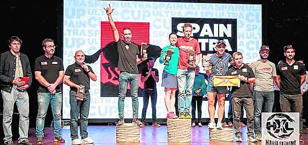 El murciano Juanjo Larrotcha, en lo más alto del podio de la Spain Ultra Cup de Lanzarote. 