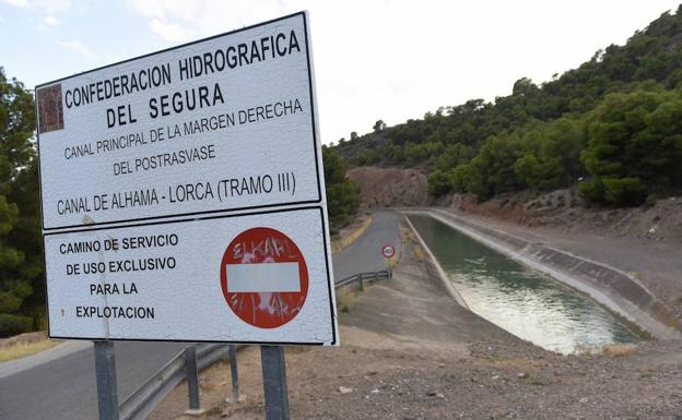 Trasvase Tajo-Segura a su paso por Sierra Espuña.