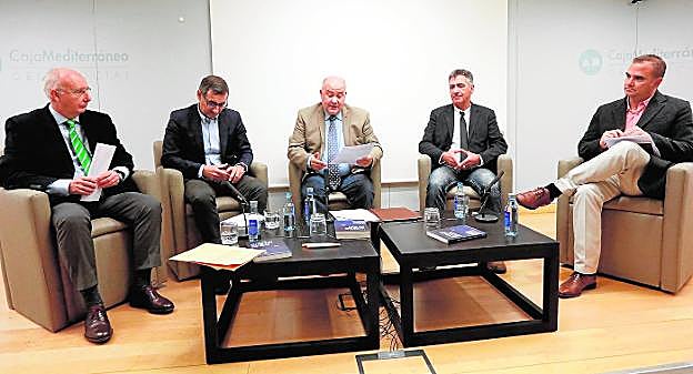 Francisco Florit, José Luján, Antonio Rubira, Antonio Torcal y Raúl Tola, ayer, en el acto en la sede de la Fundación Caja Mediterráneo. 
