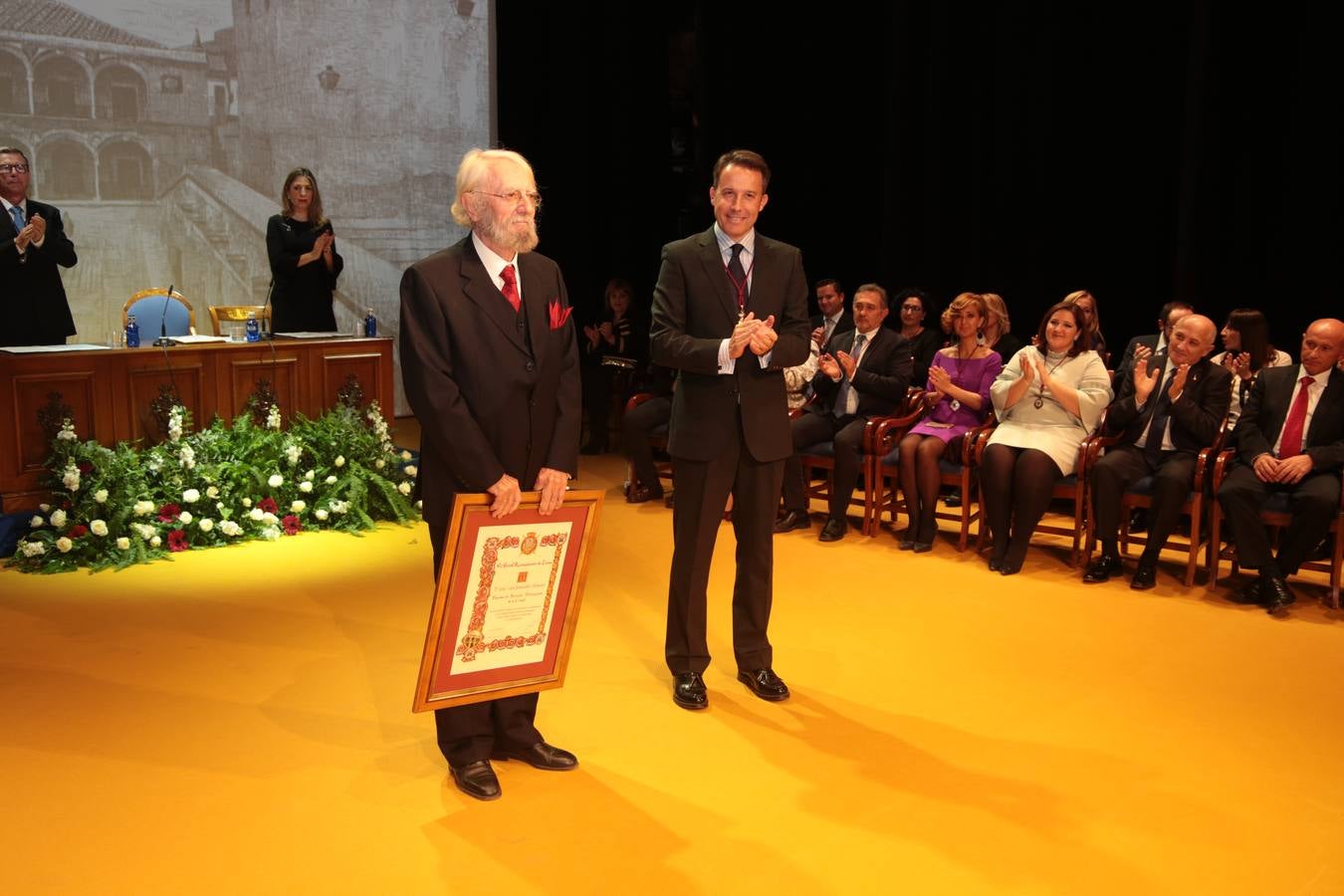 Gil Jódar reclama mejores comunicaciones para el turismo y el comercio local