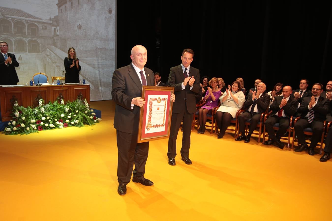 Gil Jódar reclama mejores comunicaciones para el turismo y el comercio local