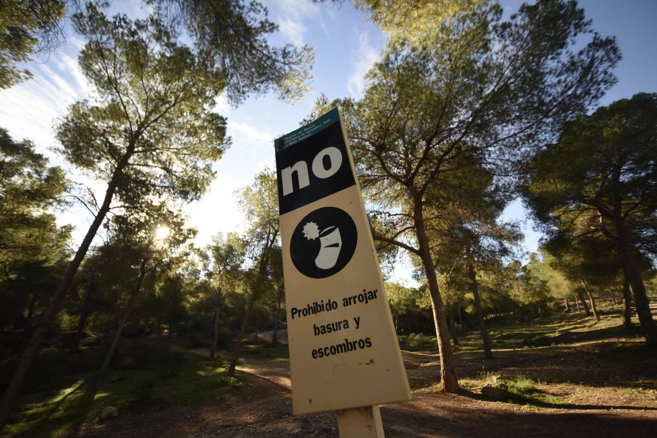 'La Verdad' se une a una excursión organizada por la Concejalía de Juventud por las zanjas defensivas en el Valle Perdido