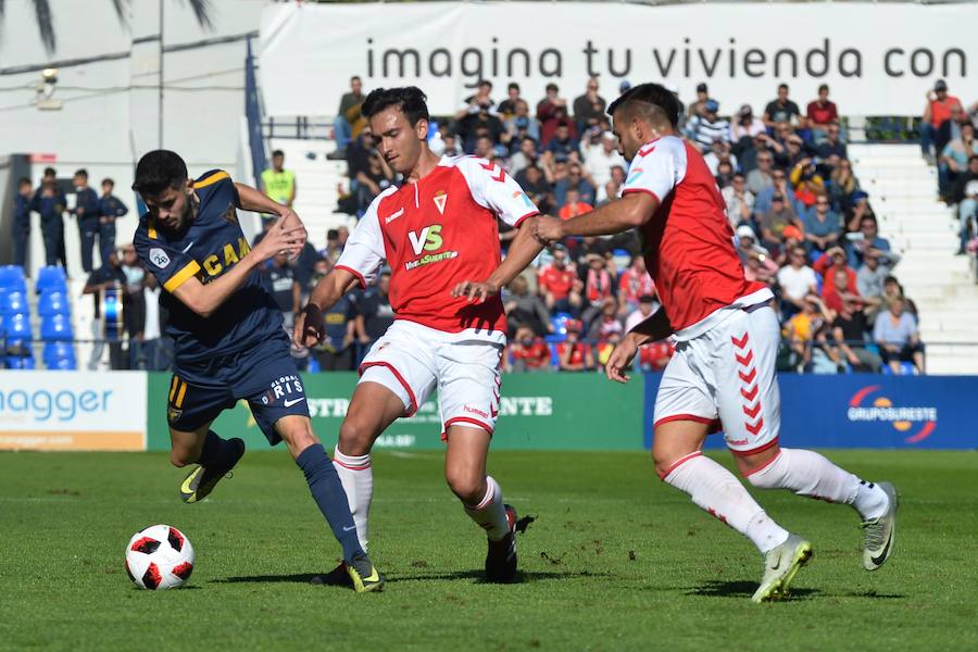 Los universitarios ganaron gracias a los goles de Kilian Grant y de Isi Ros, la expulsión de este último en la segunda parte marcó el dominio final de los de Herrero, que no aprovecharon la superioridad para empatar el encuentro