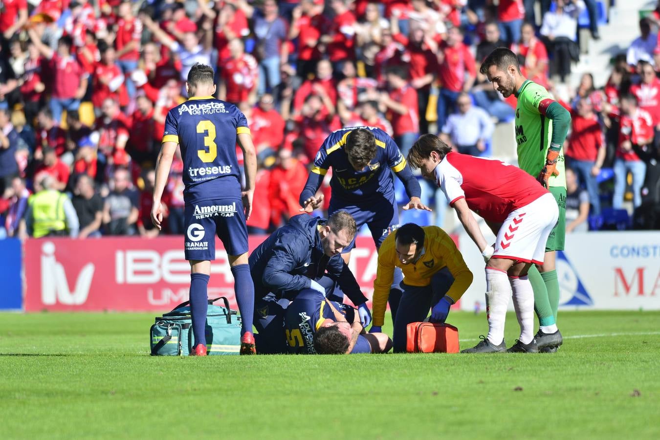 Los universitarios ganaron gracias a los goles de Kilian Grant y de Isi Ros, la expulsión de este último en la segunda parte marcó el dominio final de los de Herrero, que no aprovecharon la superioridad para empatar el encuentro