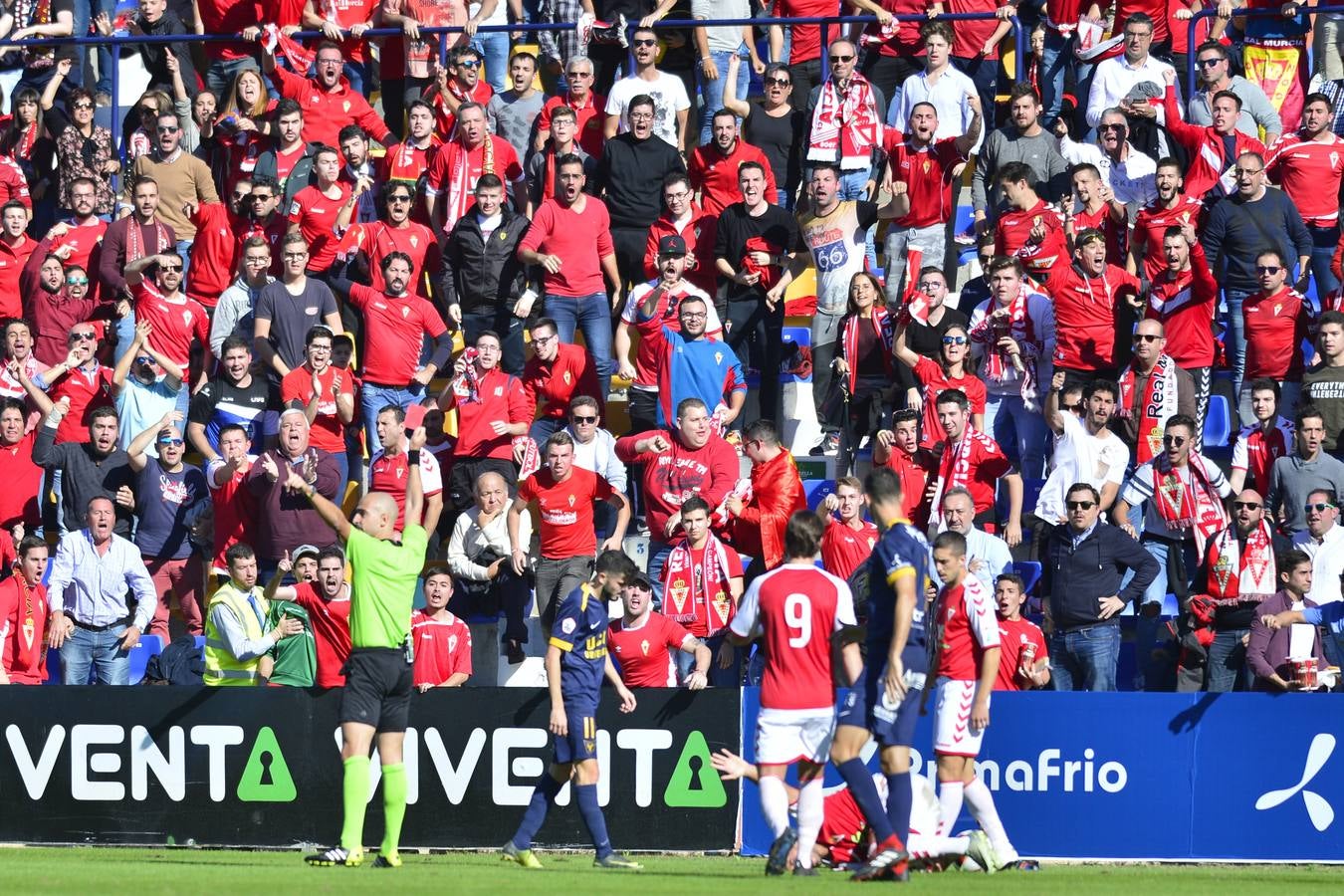 Los universitarios ganaron gracias a los goles de Kilian Grant y de Isi Ros, la expulsión de este último en la segunda parte marcó el dominio final de los de Herrero, que no aprovecharon la superioridad para empatar el encuentro