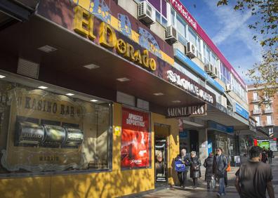 Imagen secundaria 1 - «Todos llevamos dentro un jugador», el lema visible en multitud de casas de apuestas.