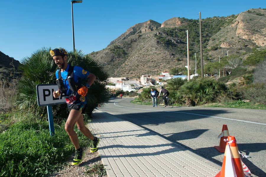 Repite triunfo en el maratón, por delante de Manuel López, que se abrió la cabeza al chocar contra una señal de tráfico