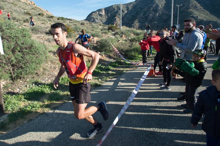 Repite triunfo en el maratón, por delante de Manuel López, que se abrió la cabeza al chocar contra una señal de tráfico