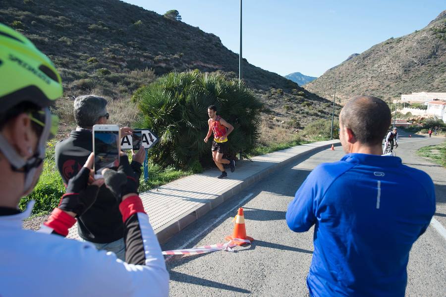 Repite triunfo en el maratón, por delante de Manuel López, que se abrió la cabeza al chocar contra una señal de tráfico