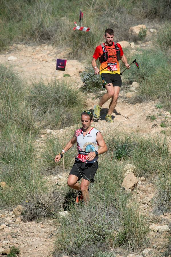 Repite triunfo en el maratón, por delante de Manuel López, que se abrió la cabeza al chocar contra una señal de tráfico