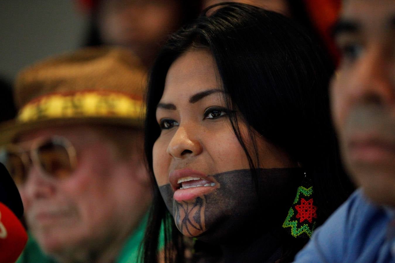 Indígenas Embera participan en el VII Congreso Territorial Mesoamericano, en Ciudad de Panamá (Panamá). Líderes indígenas colombianos dijeron estar intranquilos por la falta de recursos para la implementación del acuerdo de paz firmado entre el Gobierno y las FARC, un «retroceso» que puede llevar a que resurja o se recrudezca el conflicto.