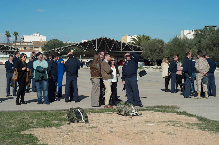 Al acto han asistido el consejero Pedro Rivera y el capitan de la patrulla aguila junto a coronel de la base