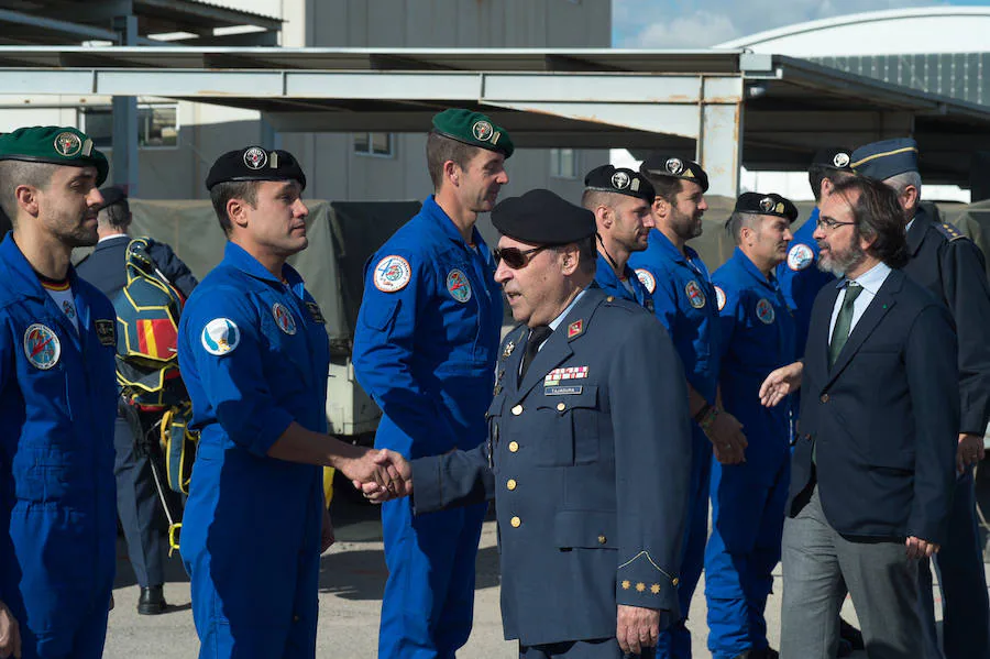 Al acto han asistido el consejero Pedro Rivera y el capitan de la patrulla aguila junto a coronel de la base