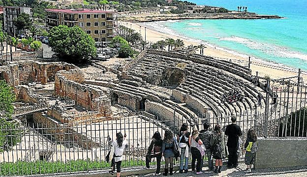 El anfiteatro romano de Tarragona, a orillas del Mediterráneo. :: Jaume SellartEFE