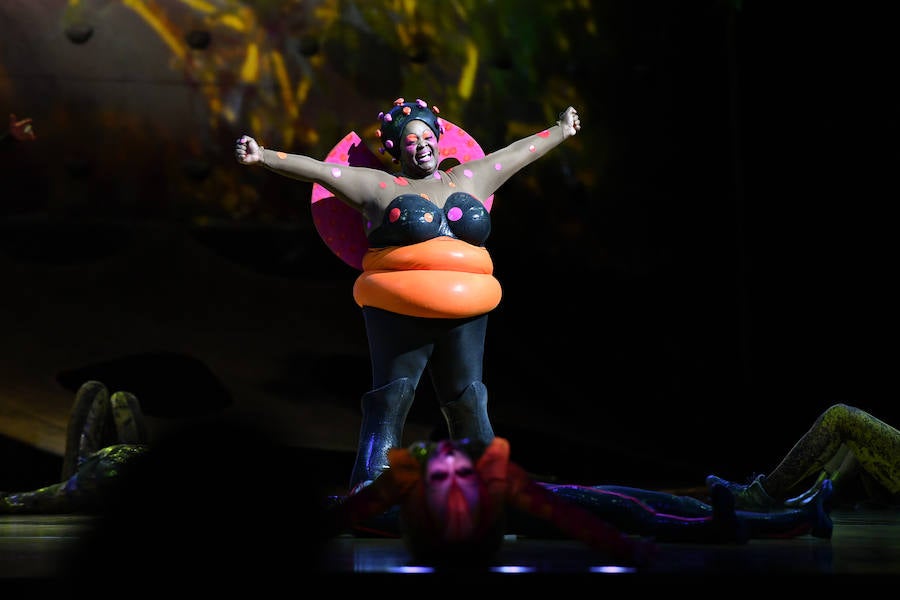 'La Verdad' acompaña a los artistas de la mítica compañía canadiense en una jornada de duro entrenamiento 'Ovo', la nueva apuesta del Circo del Sol, recalará en Murcia del 16 al 20 de enero