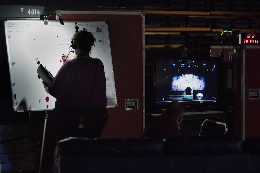 'La Verdad' acompaña a los artistas de la mítica compañía canadiense en una jornada de duro entrenamiento 'Ovo', la nueva apuesta del Circo del Sol, recalará en Murcia del 16 al 20 de enero