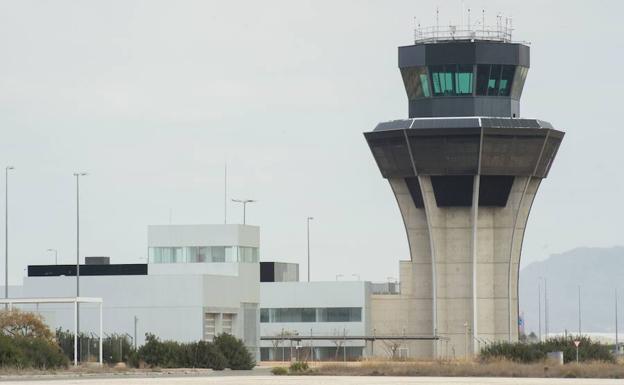 Torre de control del aeropuerto de Corvera.