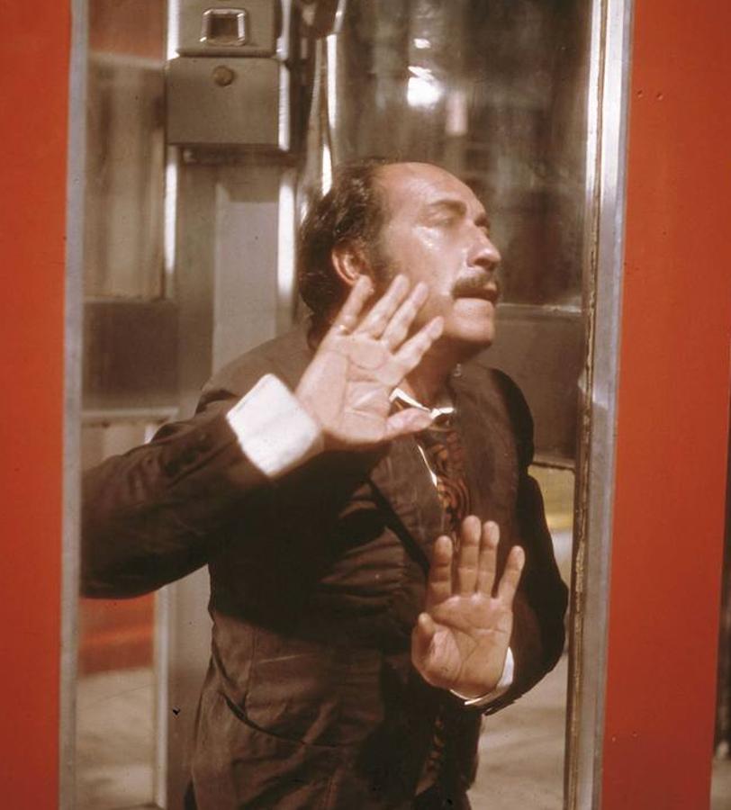 Fotograma de 'La Cabina' (1972)