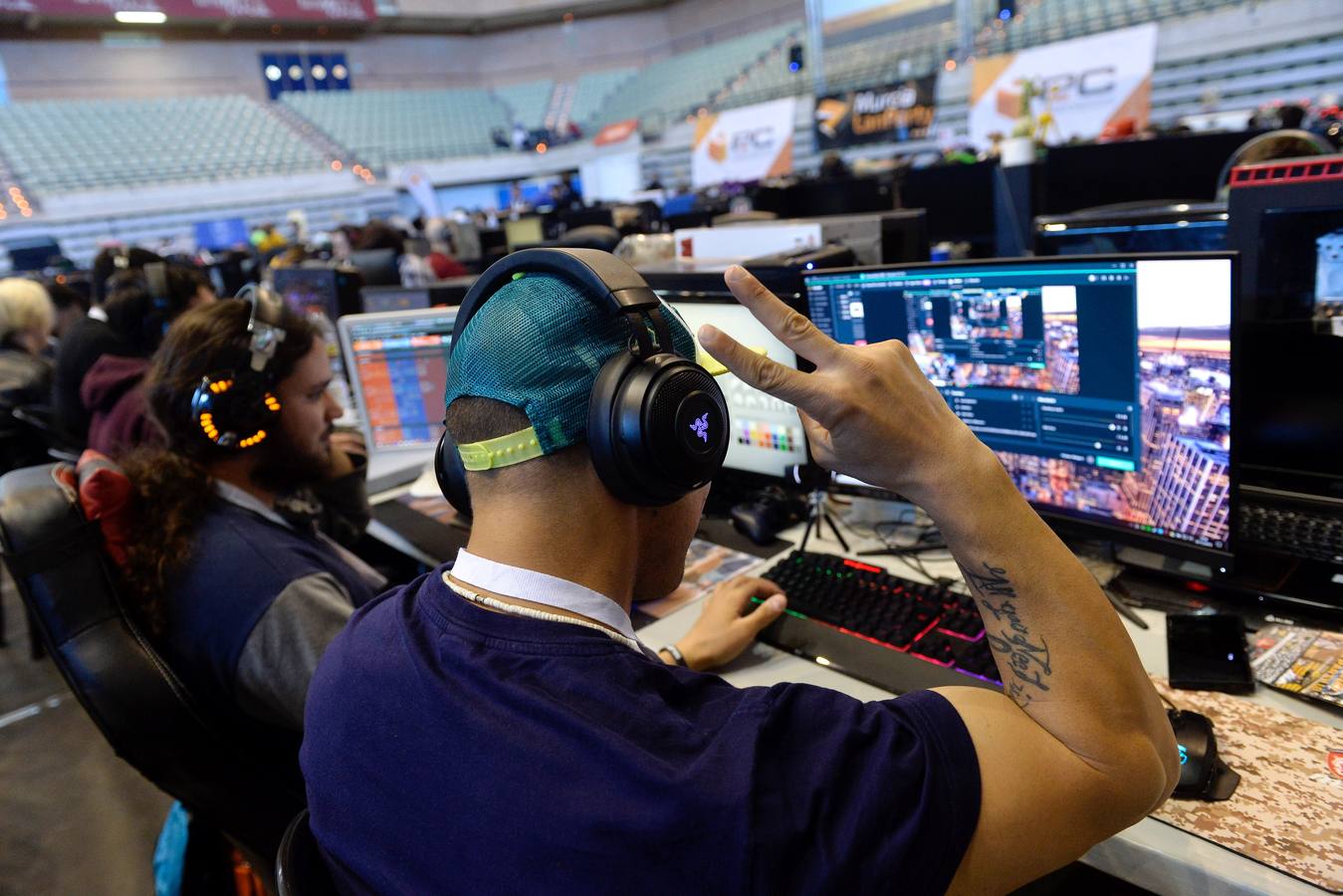 Los participantes disfurtan de la mayor vellocidad de navegación por internet además de casi un centenar de actividades en el Palacio de los Deportes 