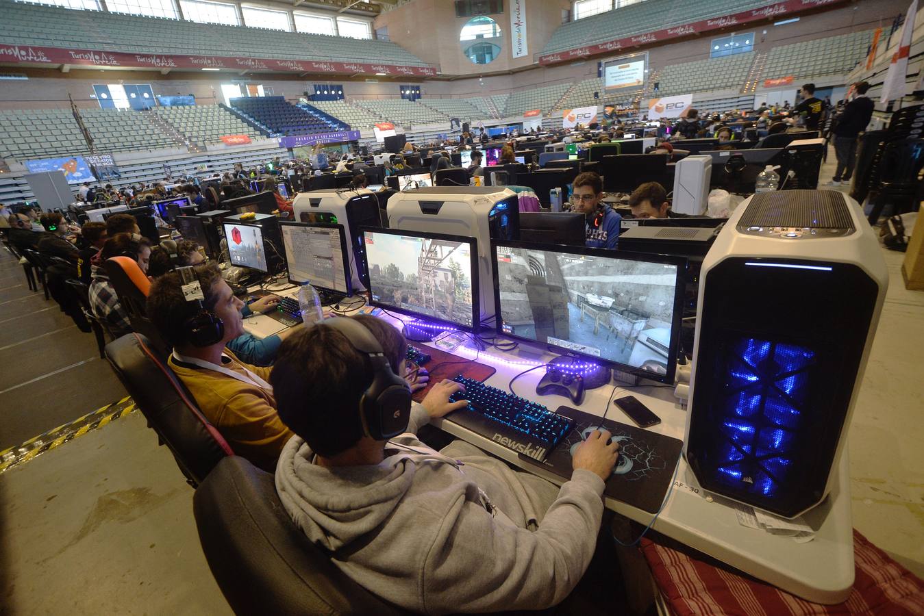 Los participantes disfurtan de la mayor vellocidad de navegación por internet además de casi un centenar de actividades en el Palacio de los Deportes 