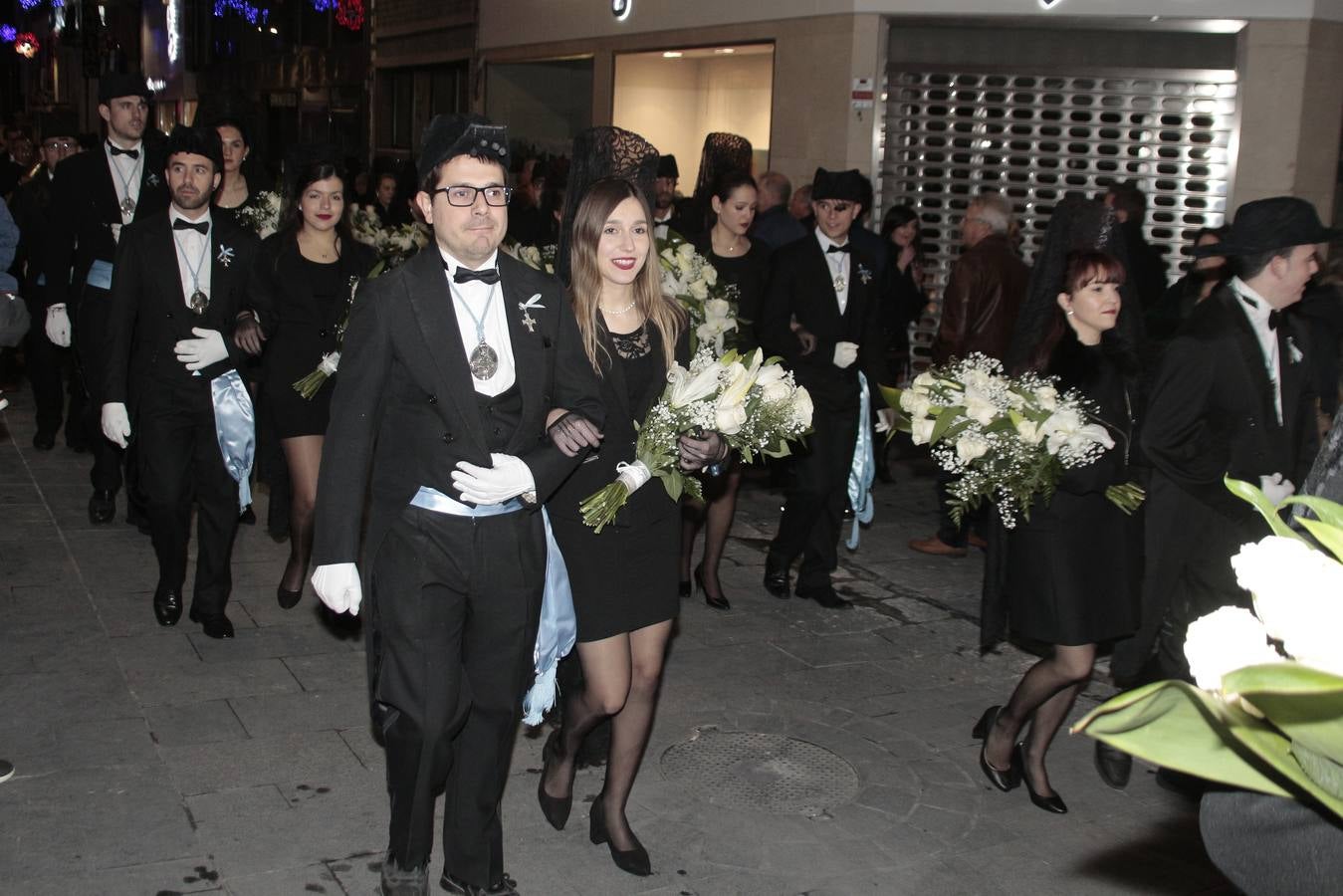 Miles de asistentes disfrutan de uno de los días grandes con la llegada de la Virgen. Los arcabuceros dispararon cientos de kilos de pólvora para conmemorar un ritual que cuenta con 375 años