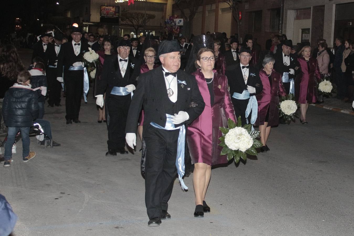 Miles de asistentes disfrutan de uno de los días grandes con la llegada de la Virgen. Los arcabuceros dispararon cientos de kilos de pólvora para conmemorar un ritual que cuenta con 375 años