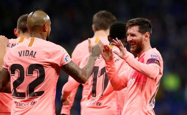 Leo Messi celebra el gol que abrió el marcador. 