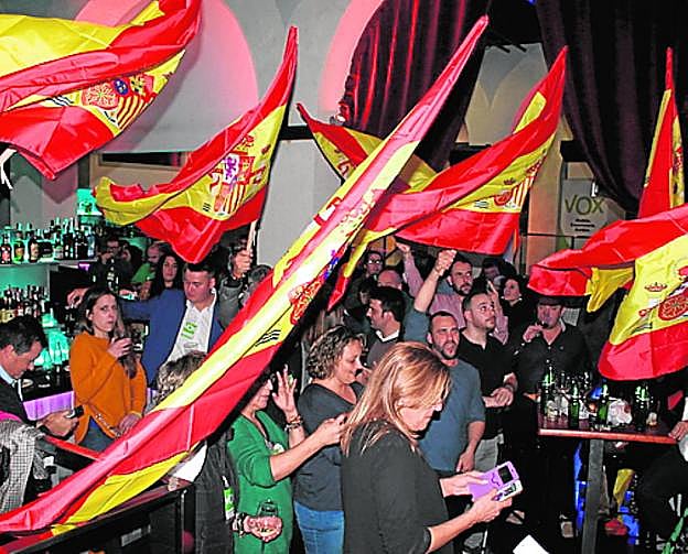 Afiliados de Vox en la noche del 2-D. 