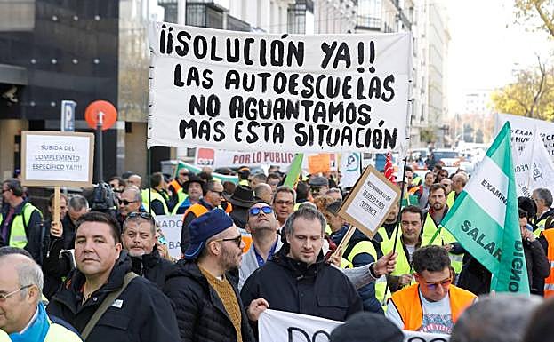 Manifestación convocada por la Asociación de Examinadores de Tráfico, desde la sede del Ministerio del Interior, en Madrid. 