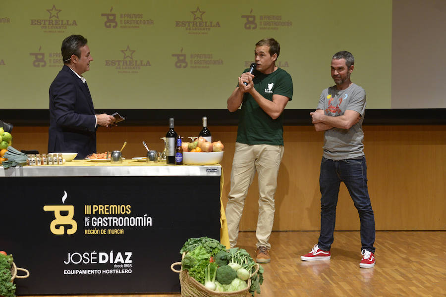 El Auditorio Víctor Villegas se llena de sentimientos desbordados en la ceremonia de entrega de la tercera edición de los Premios de Gastronomía convocados por 'La Verdad'
