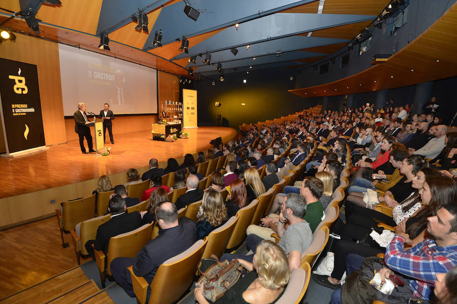 El Auditorio Víctor Villegas se llena de sentimientos desbordados en la ceremonia de entrega de la tercera edición de los Premios de Gastronomía convocados por 'La Verdad'