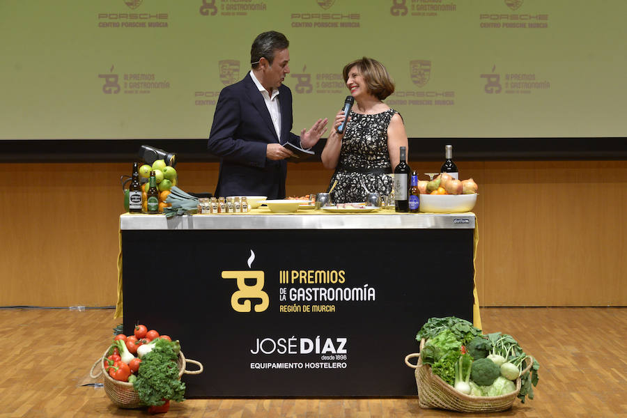 El Auditorio Víctor Villegas se llena de sentimientos desbordados en la ceremonia de entrega de la tercera edición de los Premios de Gastronomía convocados por 'La Verdad'