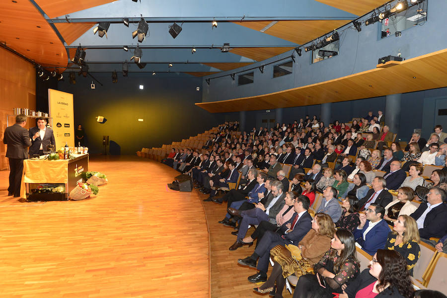 El Auditorio Víctor Villegas se llena de sentimientos desbordados en la ceremonia de entrega de la tercera edición de los Premios de Gastronomía convocados por 'La Verdad'