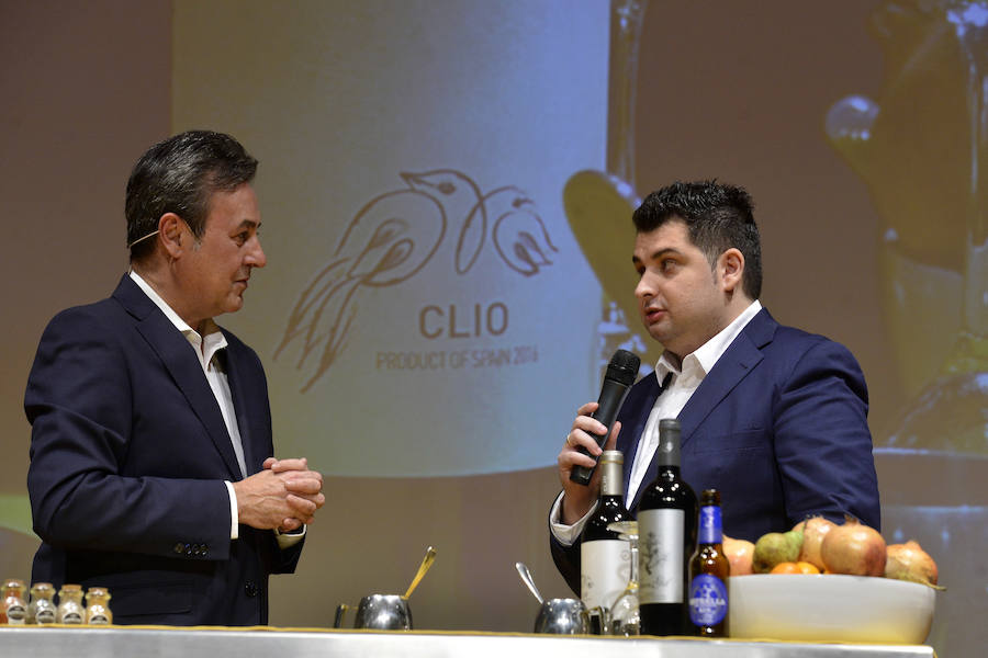 El Auditorio Víctor Villegas se llena de sentimientos desbordados en la ceremonia de entrega de la tercera edición de los Premios de Gastronomía convocados por 'La Verdad'