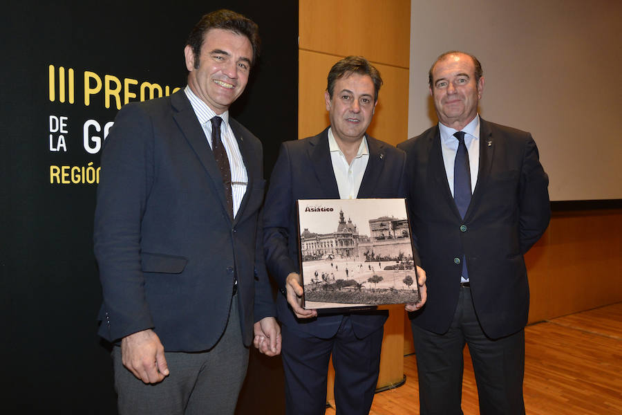 El Auditorio Víctor Villegas se llena de sentimientos desbordados en la ceremonia de entrega de la tercera edición de los Premios de Gastronomía convocados por 'La Verdad'