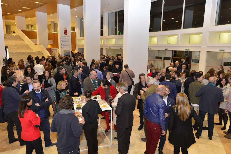 El Auditorio Víctor Villegas se llena de sentimientos desbordados en la ceremonia de entrega de la tercera edición de los Premios de Gastronomía convocados por 'La Verdad'