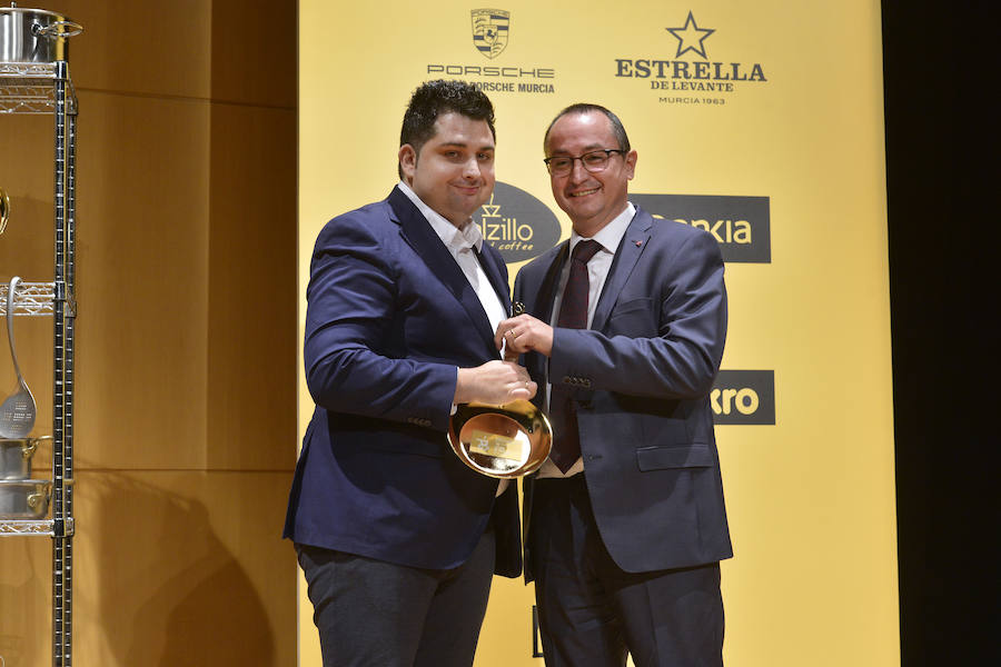 El Auditorio Víctor Villegas se llena de sentimientos desbordados en la ceremonia de entrega de la tercera edición de los Premios de Gastronomía convocados por 'La Verdad'