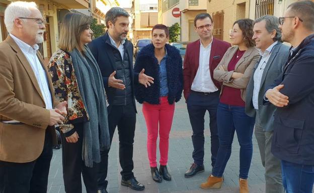 El portavoz del Grupo Parlamentario Socialista en la Asamblea Regional, Joaquín López, junto con el diputado regional Emilio Ivars, y los alcaldes de Santomera, Abanilla, Beniel y Fortuna.