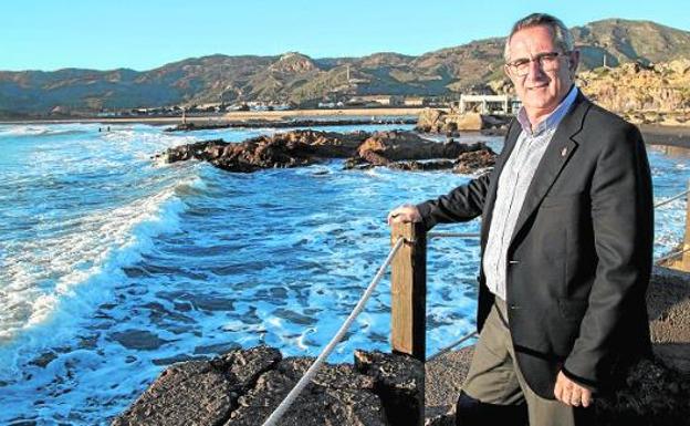 López Milán en la pequeña dársena de El Lastre, en un recodo de la bahía de Portmán. 