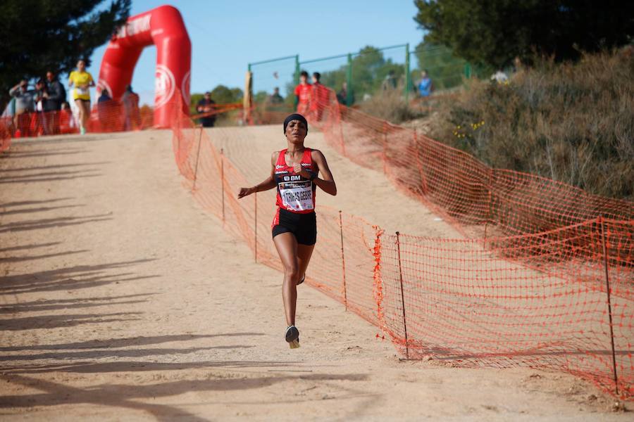 El corredor de Baréin y la etíope ganan con autoridad la carrera en el Altiplano | La prueba, incluida en el calendario de campo a través de la Federación Española, reunió a 2.000 atletas de catorce categorías 