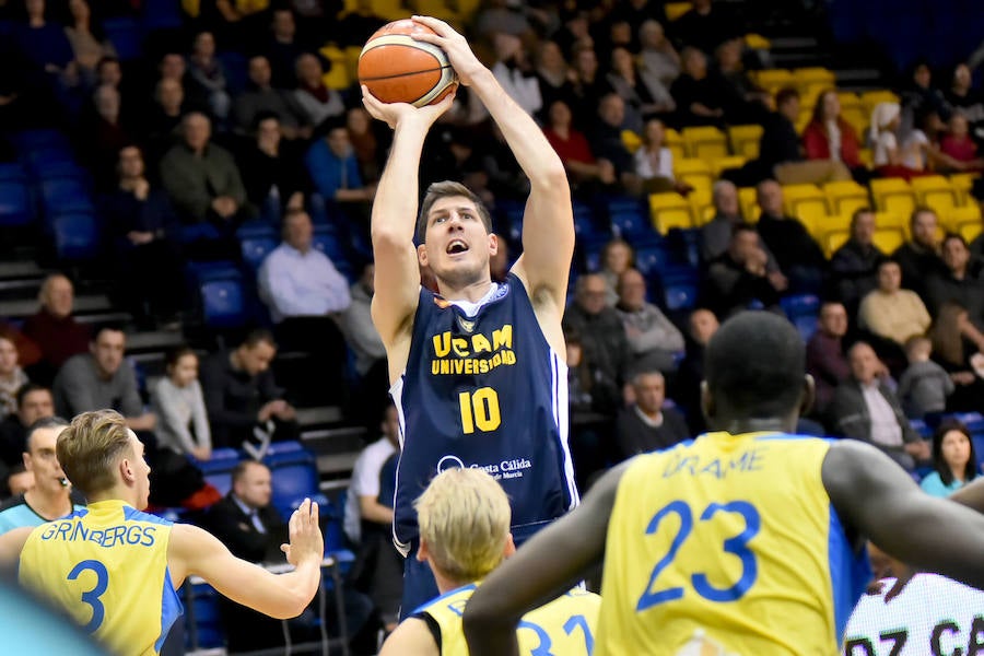 El UCAM mantiene a sus seguidores en vilo durante un encuentro muy reñido