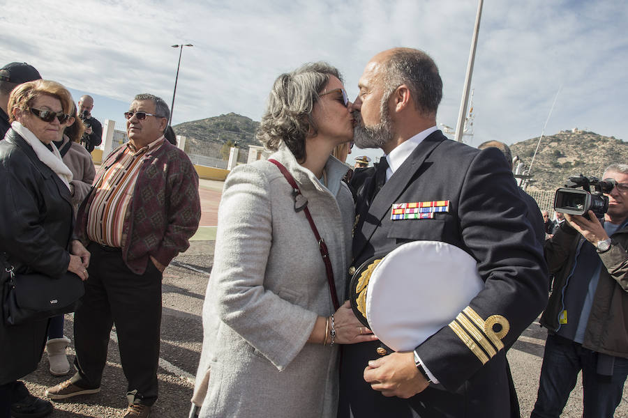 El jefe del Estado Mayor de la Armada despide al buque en el muelle de La Curra de Cartagena