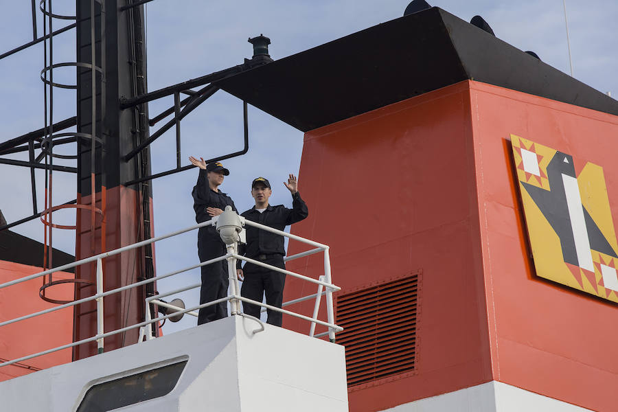 El jefe del Estado Mayor de la Armada despide al buque en el muelle de La Curra de Cartagena