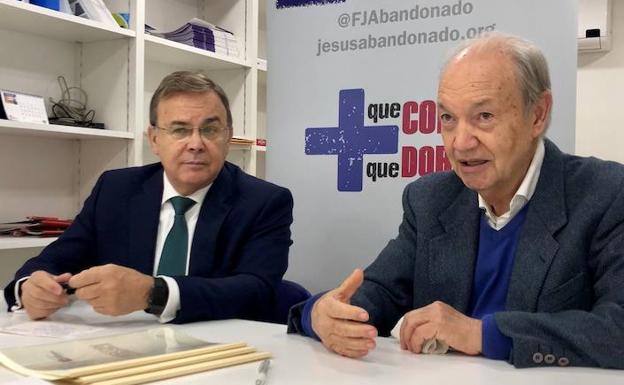 El consejero de Fomento e Infraestructuras, Patricio Valverde, y el presidente de la Fundación Jesús Abandonado, José Moreno.