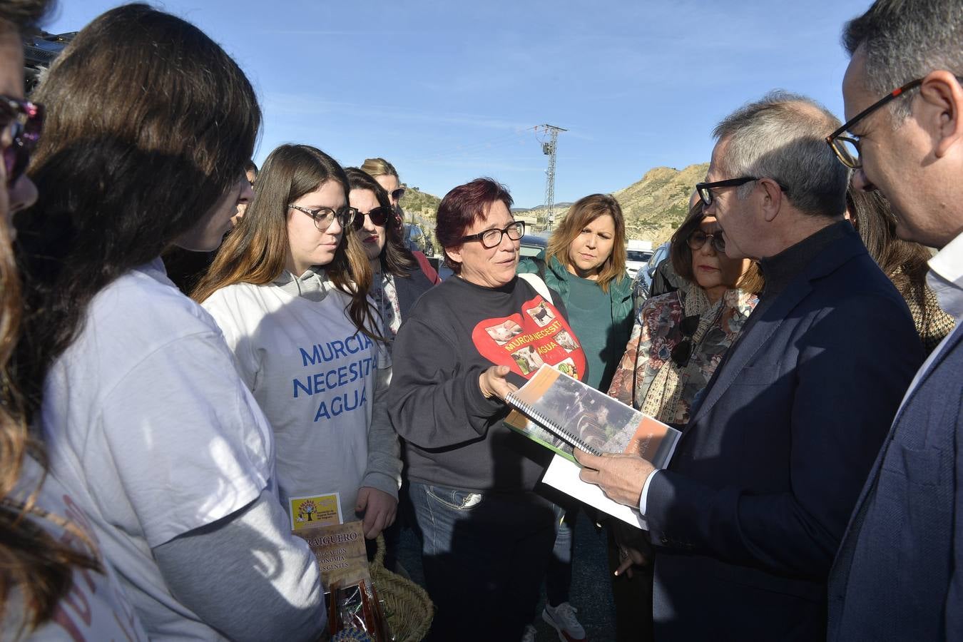 Guirao ha concretado que el objetivo del recorrido es mostrar su apoyo a los científicos que están excavando y analizando «uno de los grandes descubrimientos de esta época»